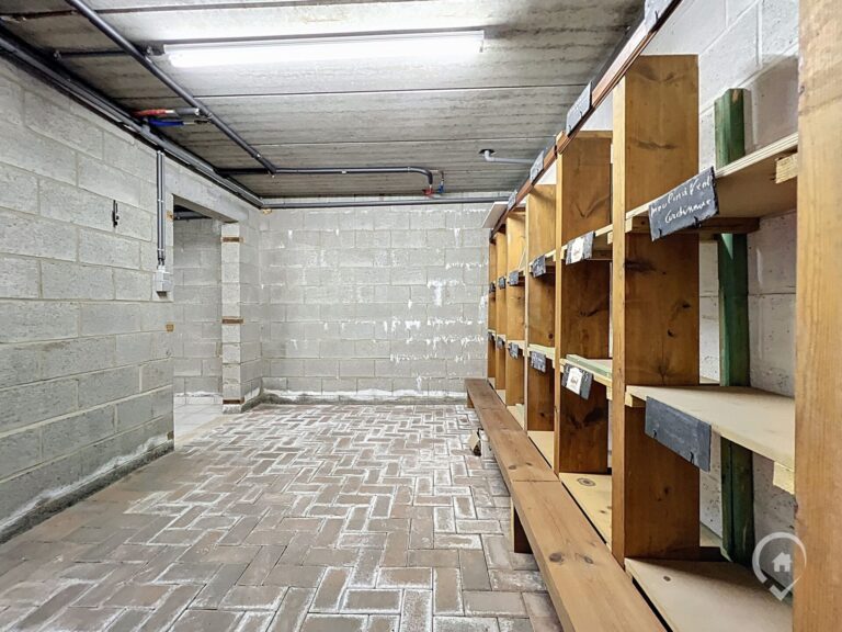 Condrogest - Villa en pierre 5 chambres à vendre à Onhaye