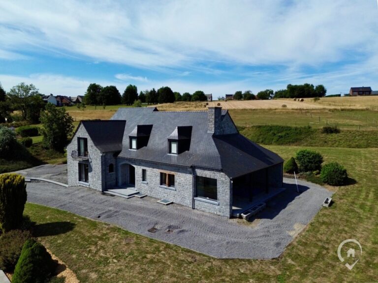 Condrogest - Villa en pierre 5 chambres à vendre à Onhaye