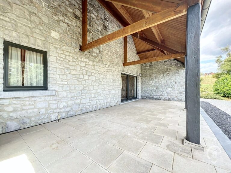 Condrogest - Villa en pierre 5 chambres à vendre à Onhaye