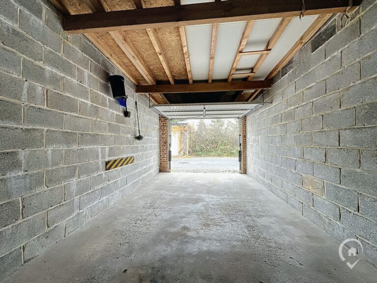 Condrogest - VENDU- Box garage  à vendre à Nassogne