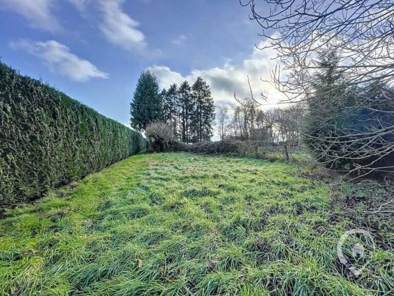 Condrogest - Beau terrain à bâtir de 11 ares  à vendre à Pessoux