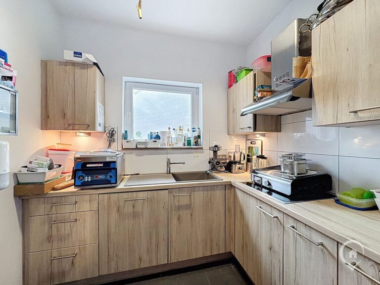 Condrogest - Bâtiment de 170 m² à vendre à Hamois