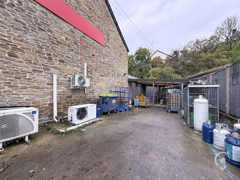 Condrogest - Bâtiment de 170 m² à vendre à Hamois