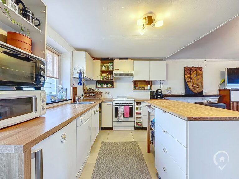 Condrogest - Charmante maison 3 façades avec jardin à vendre à Forrières