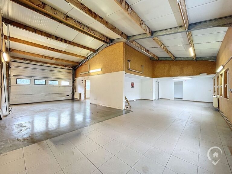 Condrogest - Entrepôt de 360 m² à vendre dans le zoning de Fernelmont