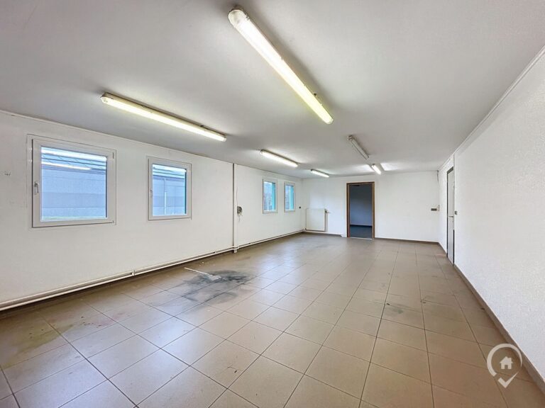 Condrogest - Entrepôt de 360 m² à vendre dans le zoning de Fernelmont