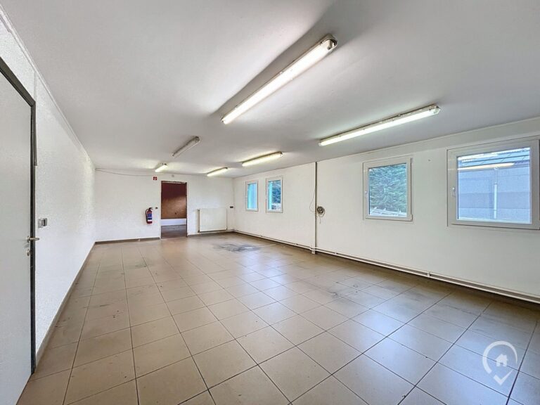 Condrogest - Entrepôt de 360 m² à vendre dans le zoning de Fernelmont