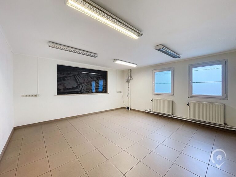 Condrogest - Entrepôt de 360 m² à vendre dans le zoning de Fernelmont