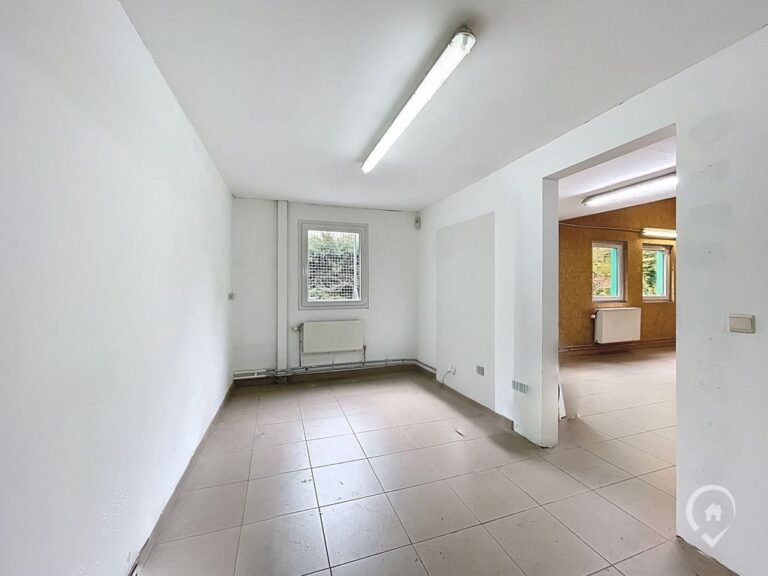 Condrogest - Entrepôt de 360 m² à vendre dans le zoning de Fernelmont