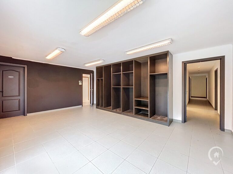 Condrogest - Entrepôt de 360 m² à vendre dans le zoning de Fernelmont