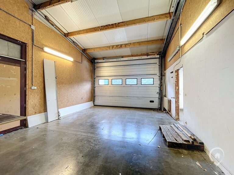 Condrogest - Entrepôt de 360 m² à vendre dans le zoning de Fernelmont