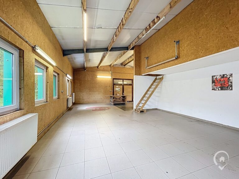 Condrogest - Entrepôt de 360 m² à vendre dans le zoning de Fernelmont