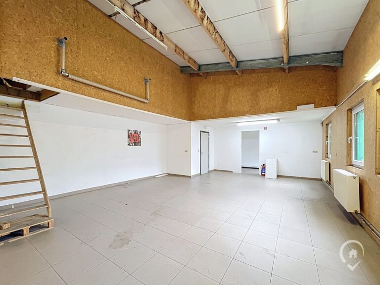 Condrogest - Entrepôt de 360 m² à vendre dans le zoning de Fernelmont