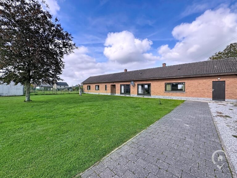 Condrogest - Villa et dépendances  à vendre sur une parcelle de 36 ares