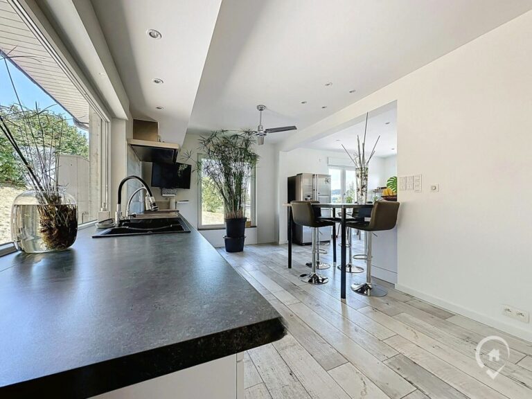 Condrogest - Superbe propriété sur + de 1HA 27A avec vue unique à Hamoir