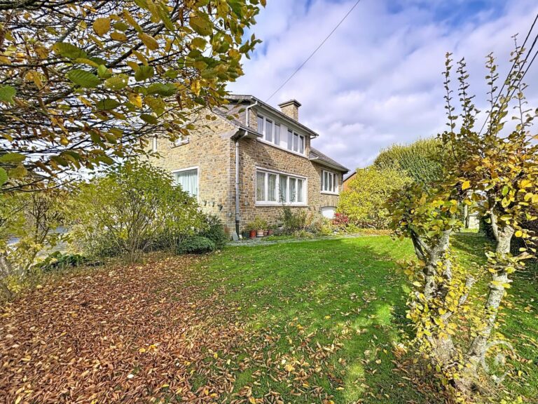 Condrogest - Spacieuse ville 5 chambres de 200 m² à vendre à Dinant