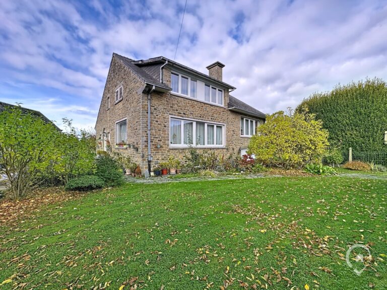 Condrogest - Spacieuse ville 5 chambres de 200 m² à vendre à Dinant