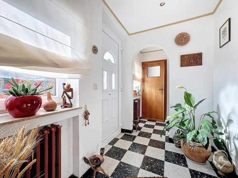 Condrogest - Spacieuse ville 5 chambres de 200 m² à vendre à Dinant