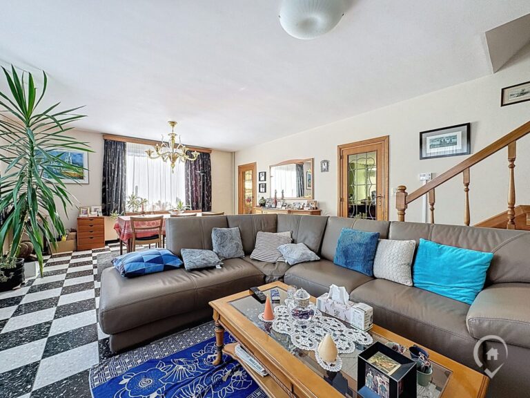 Condrogest - Spacieuse ville 5 chambres de 200 m² à vendre à Dinant