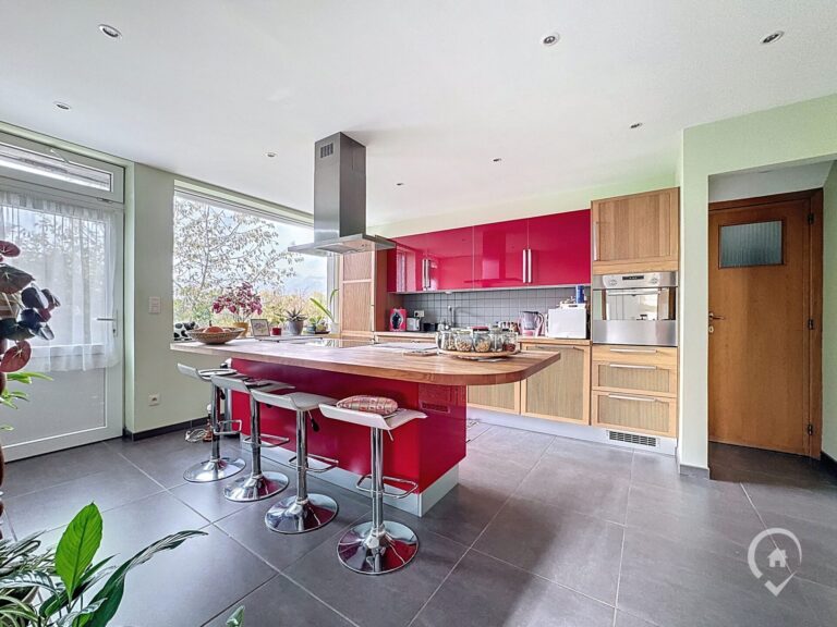 Condrogest - Spacieuse ville 5 chambres de 200 m² à vendre à Dinant