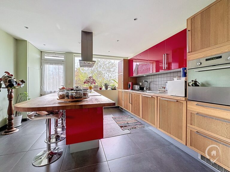 Condrogest - Spacieuse ville 5 chambres de 200 m² à vendre à Dinant