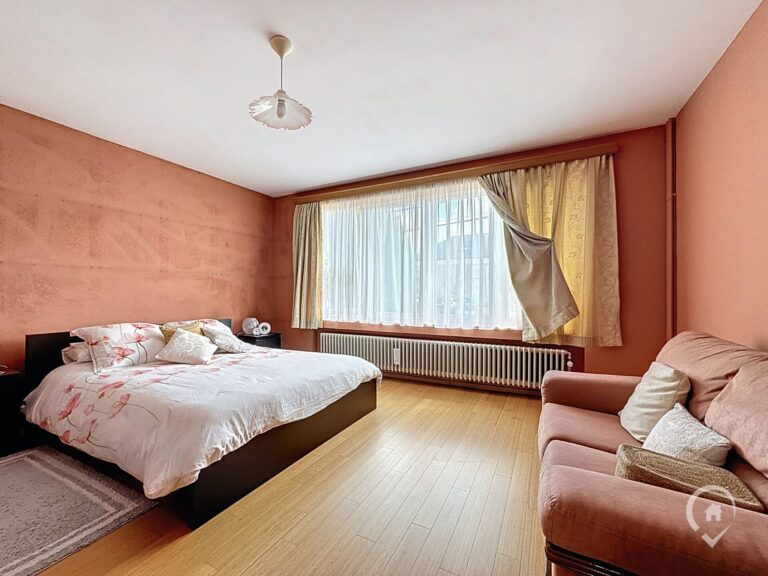 Condrogest - Spacieuse ville 5 chambres de 200 m² à vendre à Dinant