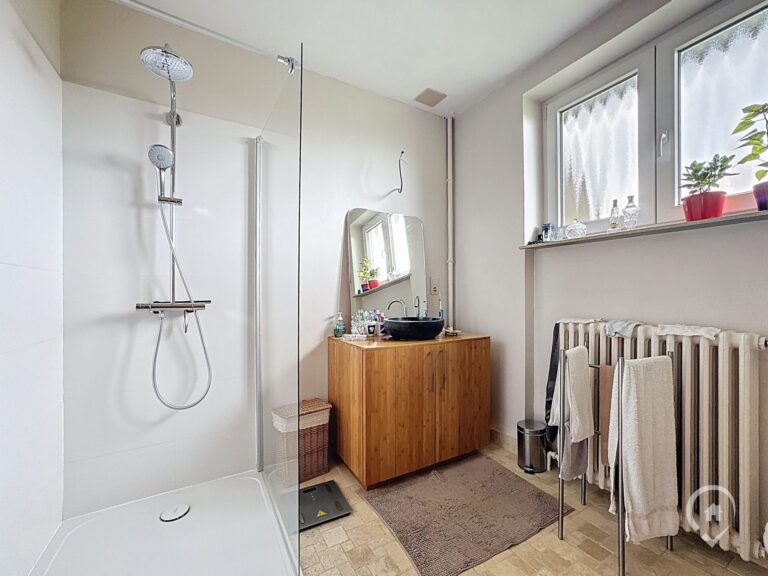 Condrogest - Spacieuse ville 5 chambres de 200 m² à vendre à Dinant