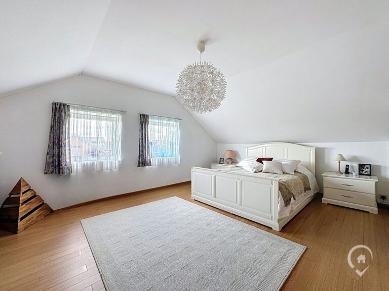 Condrogest - Spacieuse ville 5 chambres de 200 m² à vendre à Dinant