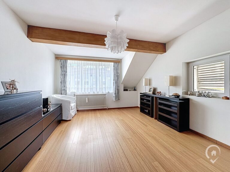 Condrogest - Spacieuse ville 5 chambres de 200 m² à vendre à Dinant