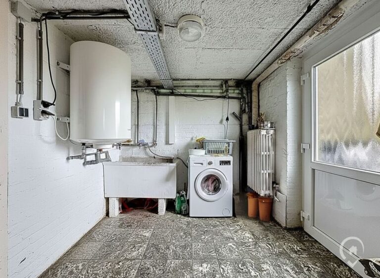 Condrogest - Spacieuse ville 5 chambres de 200 m² à vendre à Dinant