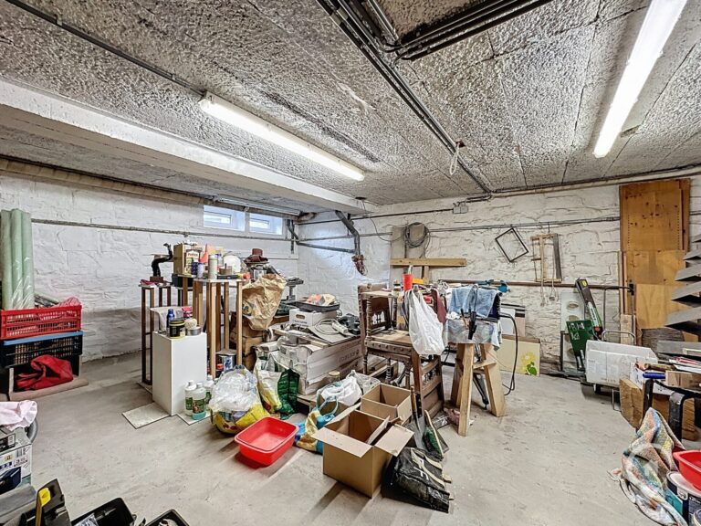 Condrogest - Spacieuse ville 5 chambres de 200 m² à vendre à Dinant