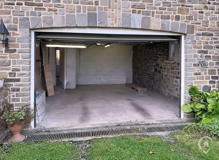 Condrogest - Spacieuse ville 5 chambres de 200 m² à vendre à Dinant