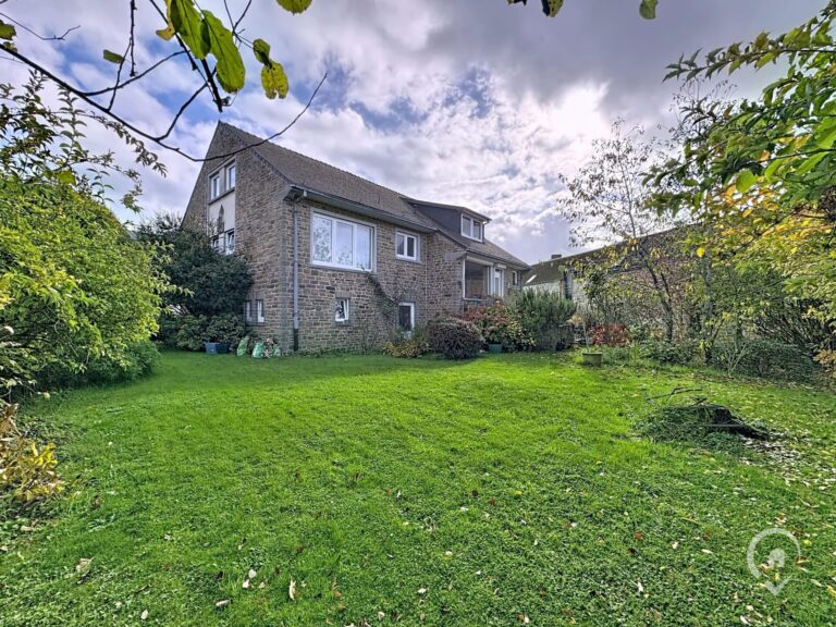 Condrogest - Spacieuse ville 5 chambres de 200 m² à vendre à Dinant