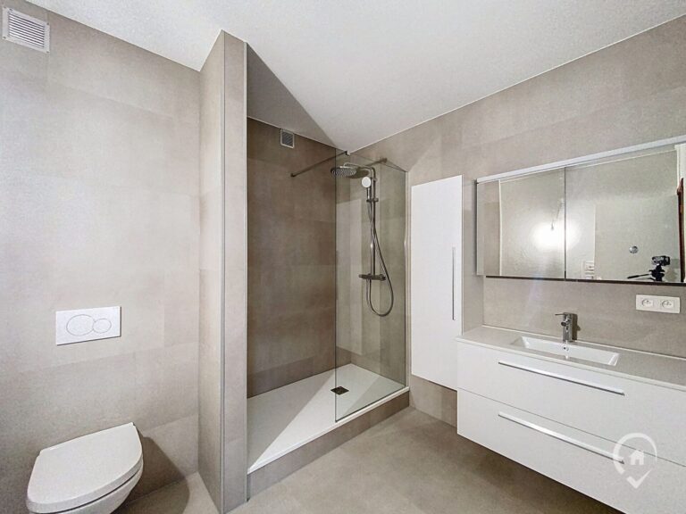 Condrogest - Appartement 2 chambres à louer à Anseremme - vue sur Meuse