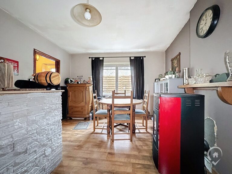 Condrogest - Maison en pierre 2 chambres à vendre à Sosoye