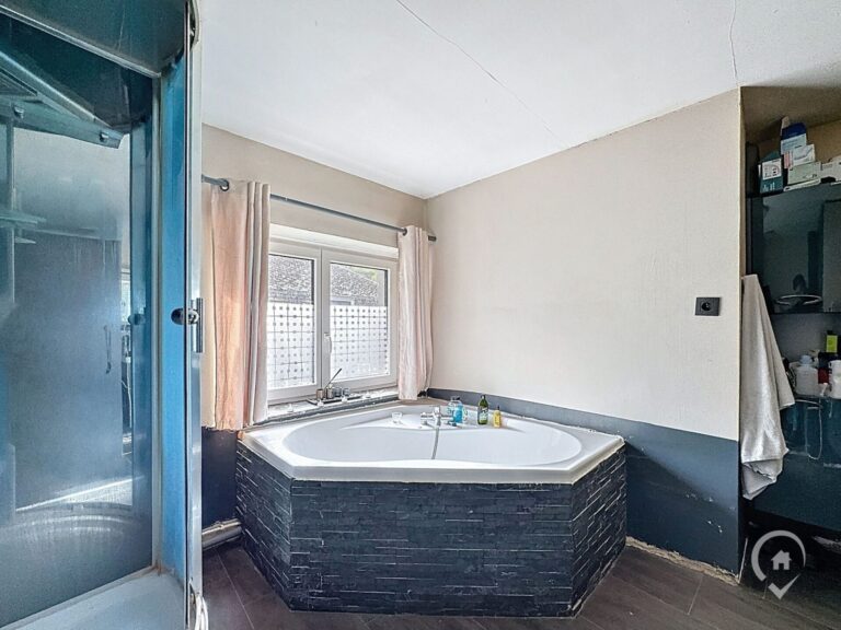 Condrogest - Maison en pierre 2 chambres à vendre à Sosoye