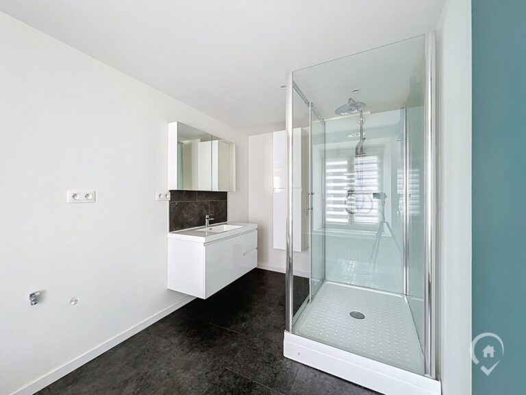 Condrogest - SOUS OPTION !!! Maison entièrement rénovée 2 chambres et jardin