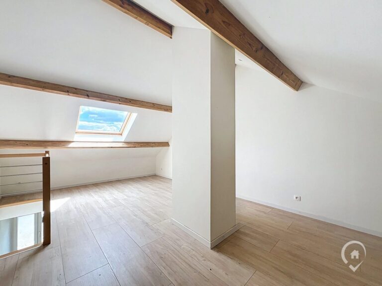 Condrogest - SOUS OPTION !!! Maison entièrement rénovée 2 chambres et jardin