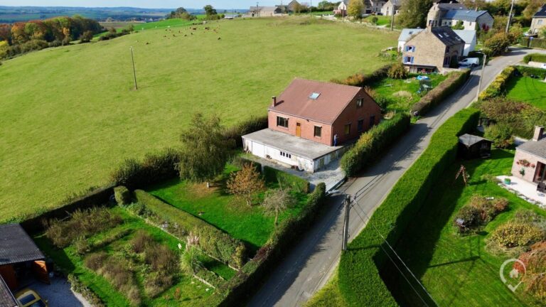 Condrogest - Villa 4 chambres avec vue à vendre à Loyers - Dinant