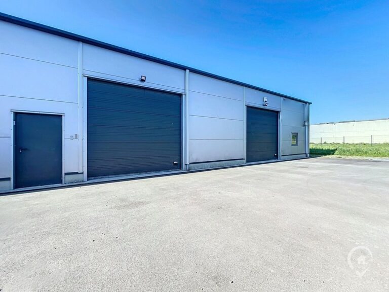 Condrogest - Entrepôt avec espace bureau à louer à Sorinnes