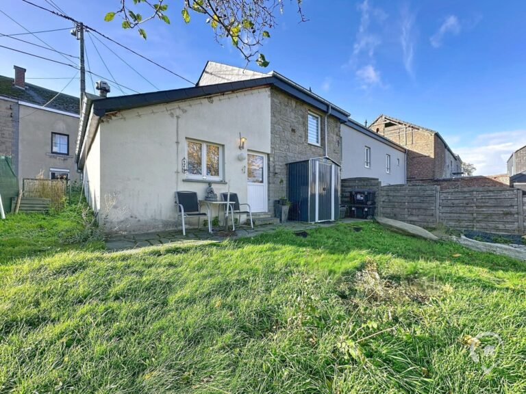 Condrogest - SOUS OPTION !!! Charmante maison 3 façades avec jardin à vendre à Forrières