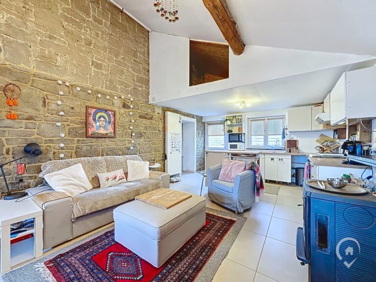 Condrogest - SOUS OPTION !!! Charmante maison 3 façades avec jardin à vendre à Forrières