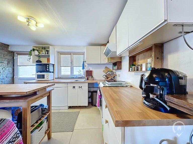 Condrogest - SOUS OPTION !!! Charmante maison 3 façades avec jardin à vendre à Forrières