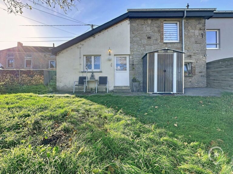 Condrogest - SOUS OPTION !!! Charmante maison 3 façades avec jardin à vendre à Forrières