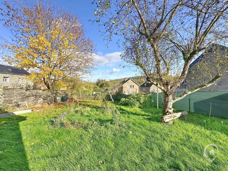 Condrogest - SOUS OPTION !!! Charmante maison 3 façades avec jardin à vendre à Forrières