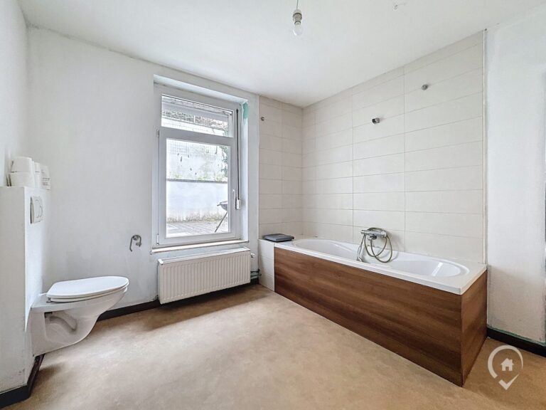 Condrogest - Maison 3 chambres, avec garage, PEB C à vendre à Anseremme