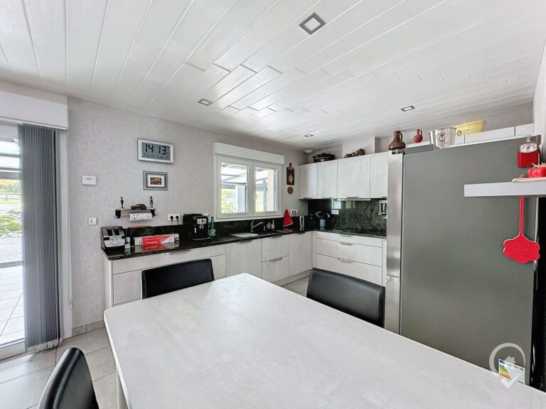 Condrogest - Villa de plain pied avec piscine à Foisches (France)