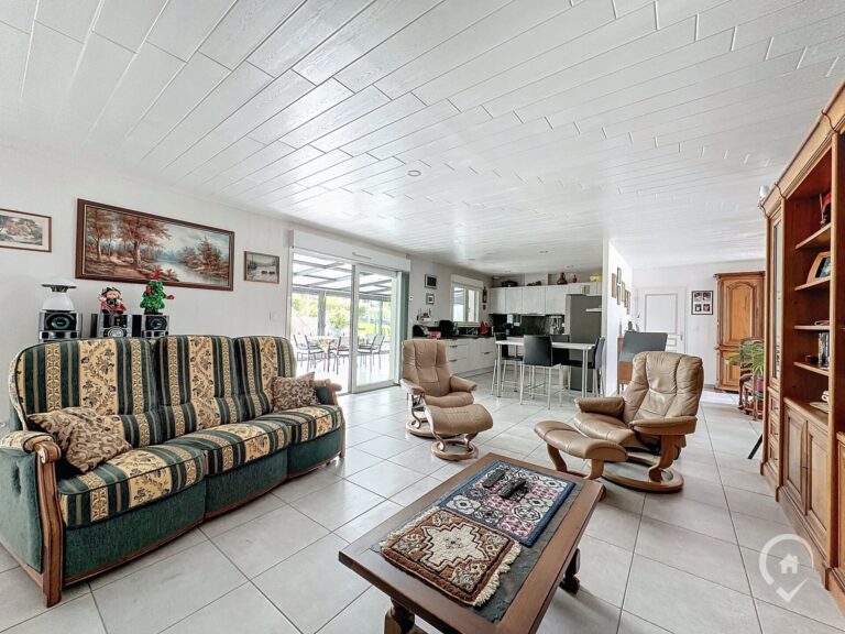 Condrogest - Villa de plain pied avec piscine à Foisches (France)