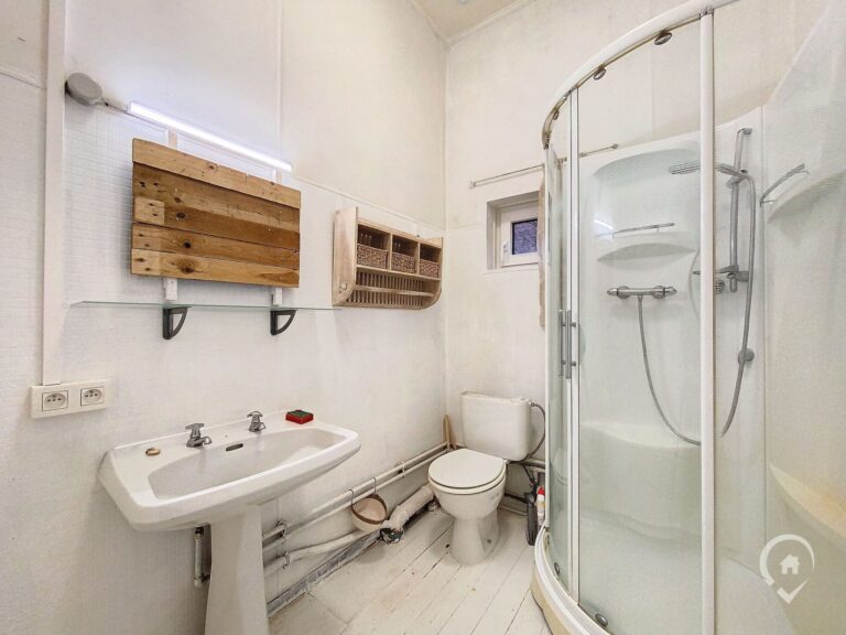 Condrogest - Maison bel-étage avec garage et terrasse à louer à Dinant