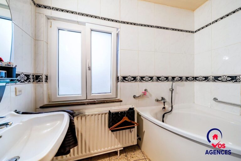 Condrogest - Immeuble mixte à vendre au centre de Ciney